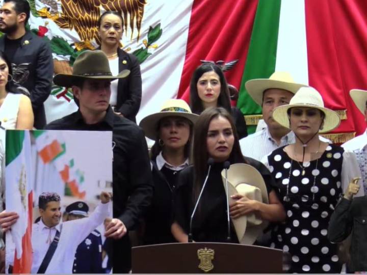 “Voy a seguir sus pasos”: Grecia Quiroz asume alcaldía de Uruapan