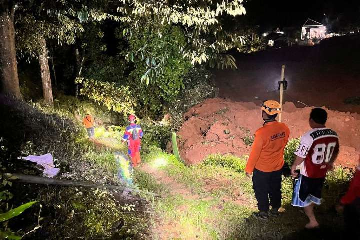 Landslides in Indonesia’s Java island leaves 2 dead and 21 missing
