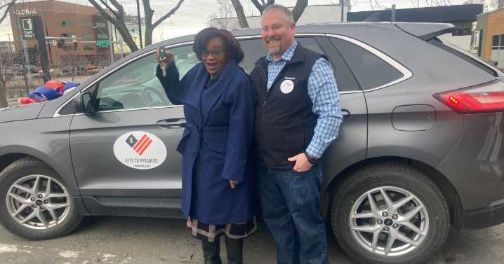 Anchorage Army veteran receives new car ahead of Veterans Day