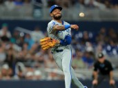 Maikel García y otros dos criollos ganan el Guante de Oro