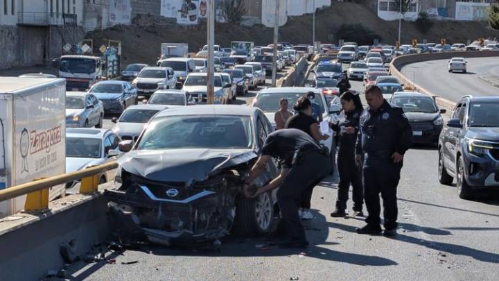 Congestionamiento vial por choque en puente de Cantera
