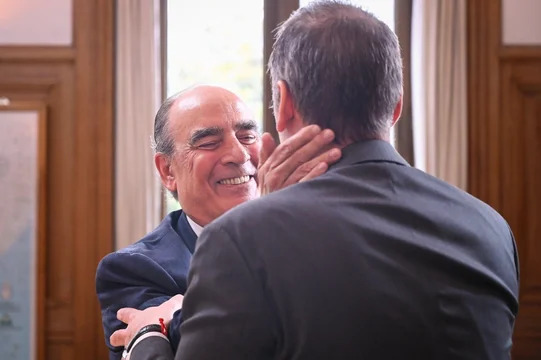 Manuel Adorni agradeció a Guillermo Francos tras reemplazarlo en la Jefatura de Gabinete