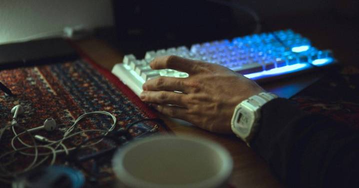 Retirees face financial risks and addiction from online gaming