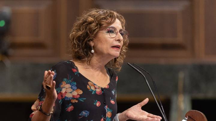 María Jesús Montero acusa al PP andaluz de "banalizar la vida de las mujeres" tras la crisis del cribado de cáncer de mama