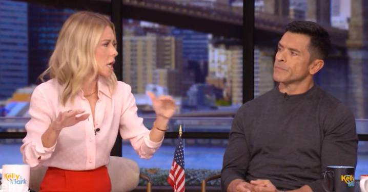 Kelly Ripa Shuts Down Mark Consuelos' Request for Earlier Thanksgiving Meal: 'If You Don't Like That, Make Yourself a Sandwich'