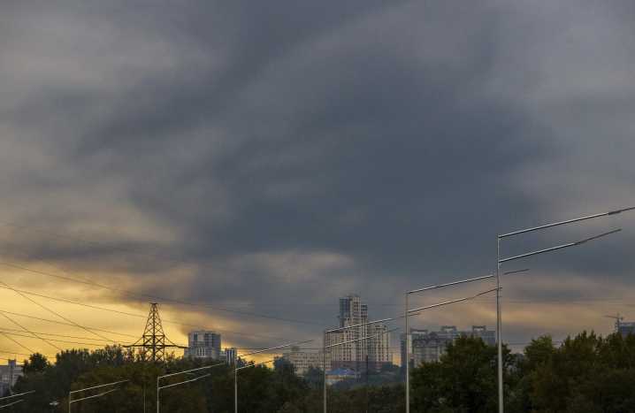 Rusia vuelve a atacar a Ucrania lanzando misiles y drones explosivos contra Kiev