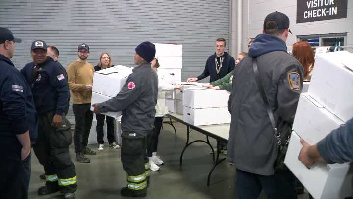 Bucks, Levy team up to give out turkey dinners to Milwaukee firefighters