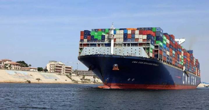 Luego de dos años vuelven los mega buques al Canal de Suez