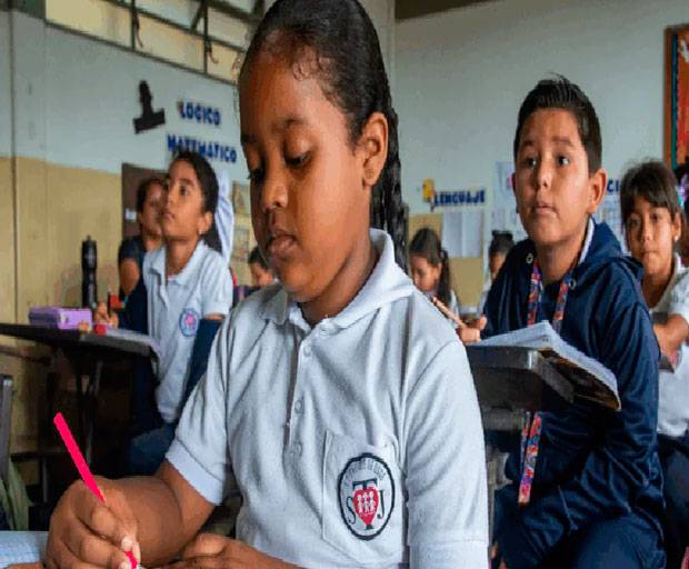 Fe y Alegría lanza la campaña «Beca a un Estudiante» para prevenir la deserción estudiantil