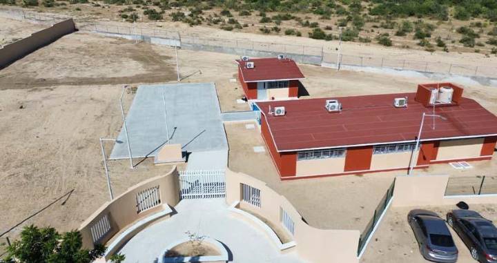 Entrega el gobernador Castro Cosío espacios educativos para el desarrollo de la colonia La Ballena de SJC