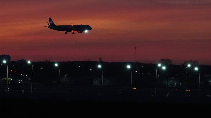 FAA says flight cuts will stay at 6% because more air traffic controllers are coming to work