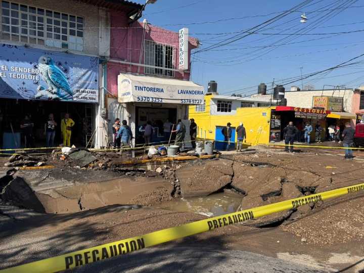 Mega fuga de agua en Atizapán provoca daños en viviendas y afecta suministro en tres municipios