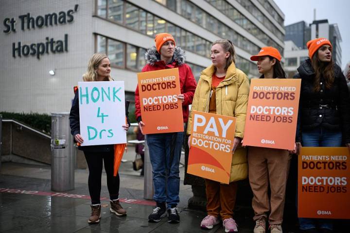 Who do junior doctors think would fund their pay rise?