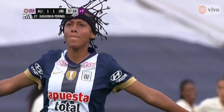 Golazo agónico de Sashenka Porras con potente cabezazo para empate de Alianza Lima vs Universitario por final vuelta de Liga Femenina 2025