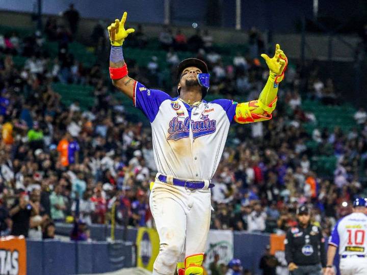 Ronald Acuña no perdonó a Leones
