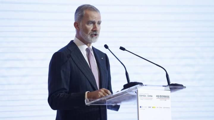 Felipe VI pide en China resolver las "dificultades" de las empresas españolas en el país y reivindica España como "socio fiable"