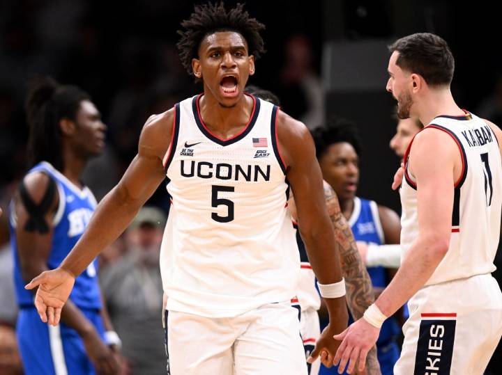 No. 3 UConn men hold off late surge from No. 7 BYU to win, 86