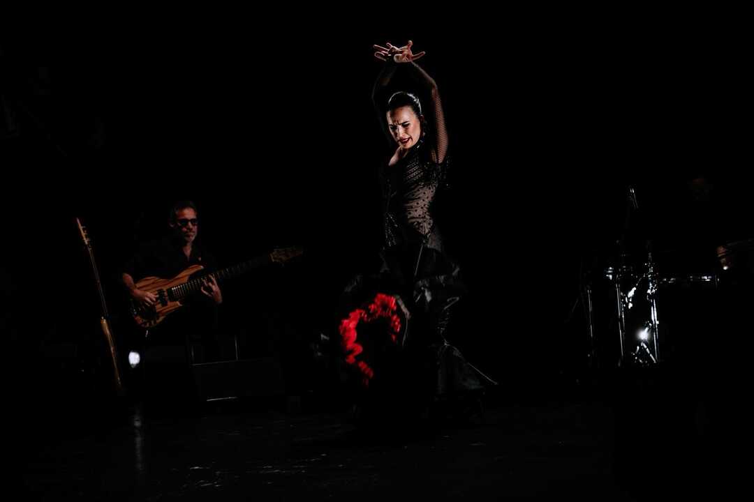 Lucas Bun y Aitana Rousseau inauguran Miradas Flamenkas en Vallecas con homenaje a Lole y Manuel