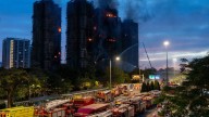 Ascienden a 75 los muertos por el incendio de un complejo de rascacielos en Hong Kong