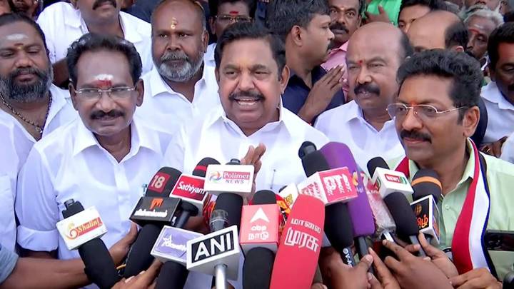 Report card of 82 district secys in hand, EPS signals to AIADMK cadre