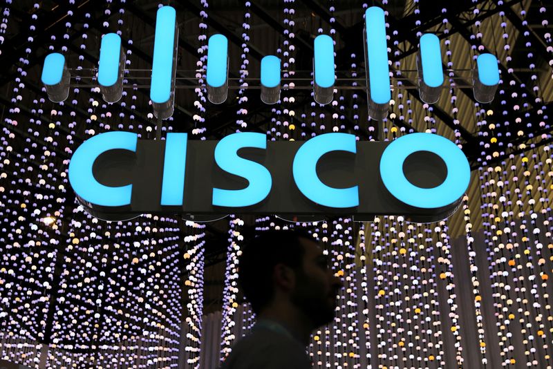 Cisco raises annual revenue forecast