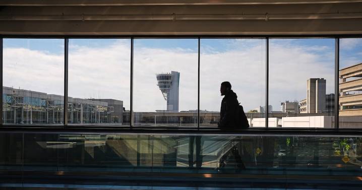 Government shutdown reduced flights: U.S. FAA to list airports