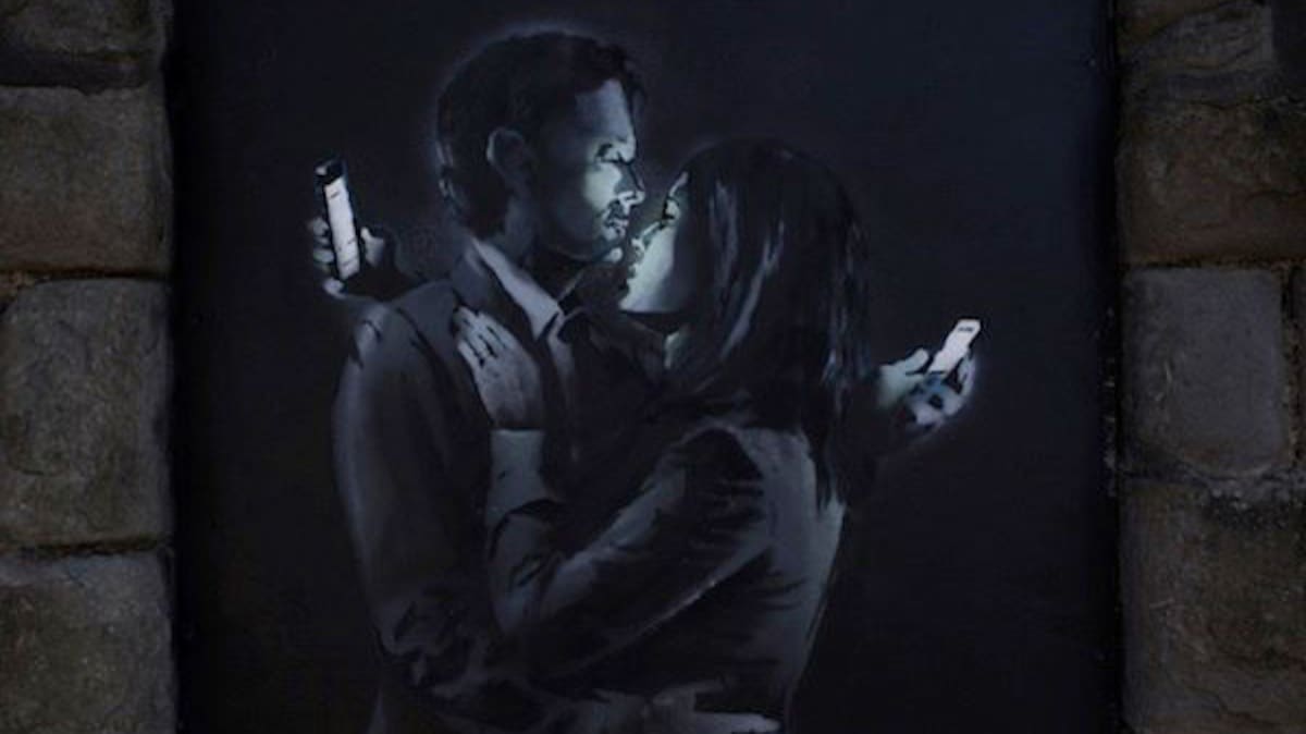 El hábito silencioso que rompe la conexión con la pareja y familias: así puede solucionarlo