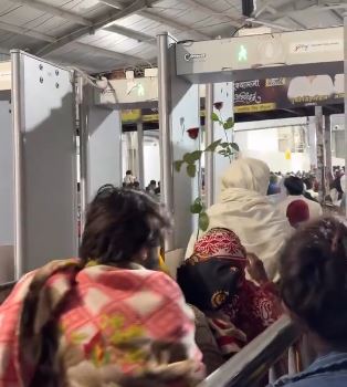 Viral video: Devotees’ act at metal detector will shock you