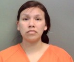 Hispana acusada de enviar fotos de desnudos y mensajes explícitos a un niño de 12 años en Texas