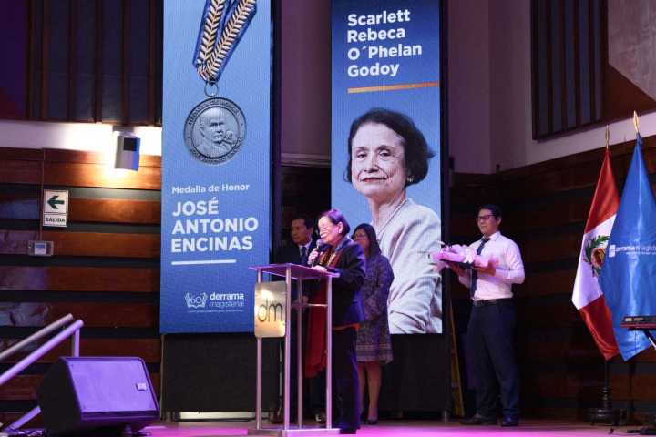 Derrama Magisterial entregó Medalla Encinas a personalidades de investigación y la cultura