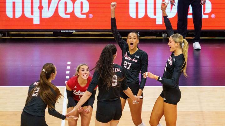 Women's College Volleyball Bracketology: Top seedings, bracket watch and more