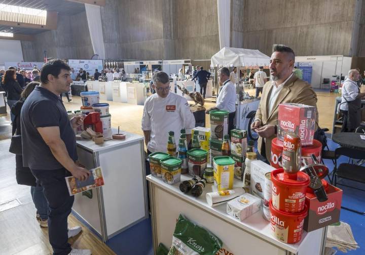 Hostelería cree que el problema es «la falta de respeto» del botellón y no el horario de las terrazas