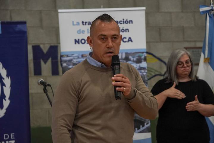 Jones: “Este congreso marca un antes y un después para Caleta Olivia en materia deportiva y educativa”