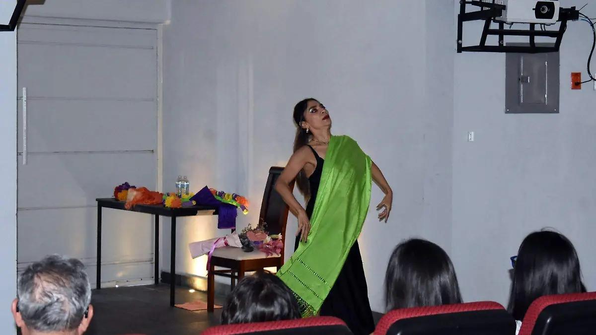 Se presentó “Flor del Desierto” en Charcas