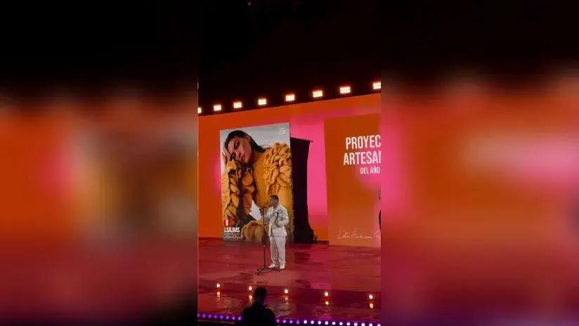 “¡Arriba Perú!”: Jorge Luis Salinas se quiebra al recibir su premio en los Latin American Fashion Awards 2025