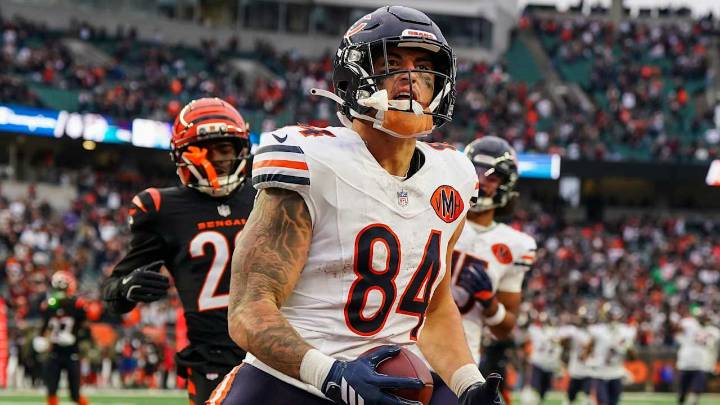 2025 NFL fantasy football waiver wire, Week 10: Pick up Colston Loveland, Kyle Monangai ASAP