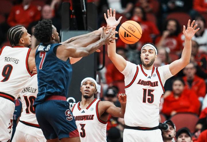 Deadspin | No. 11 Louisville pummels South Carolina State by 59