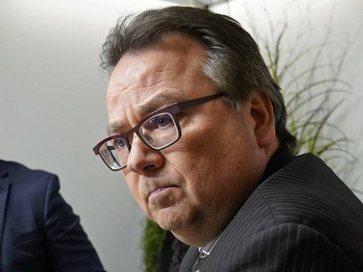 UCP dumps auditor general as he races to finish health scandal report