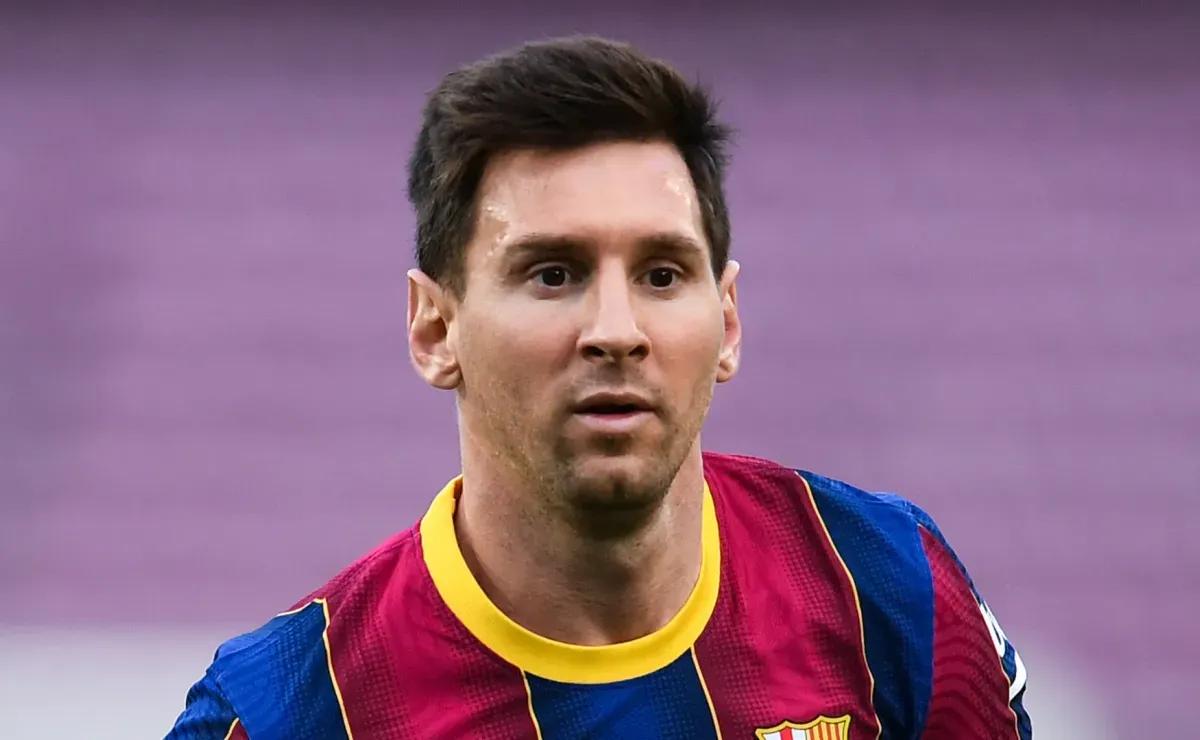 Barcelona fans praise Lionel Messi during Camp Nou reopening amid growing return rumors