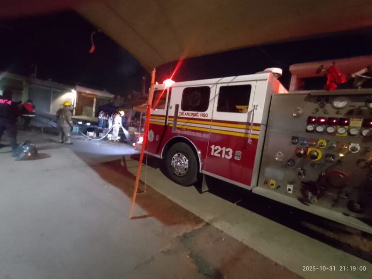 Sofocan incendio en puesto de frutas y verduras, en la Central de Abasto de Tulancingo
