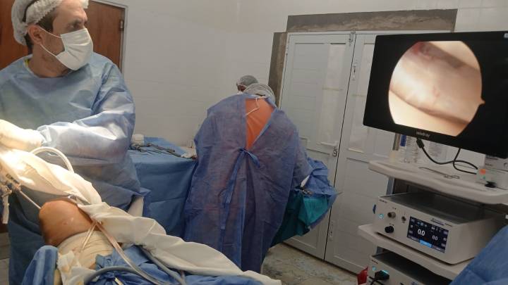El Hospital Distrital de Ibarreta llevó a cabo la primera cirugía compleja de rodilla por videolaparoscopía