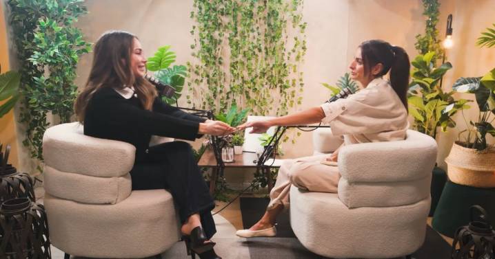 Video: Aislinn Derbez llora en entrevista con Camila Sodi, por la muerte de su madre; ella la consuela