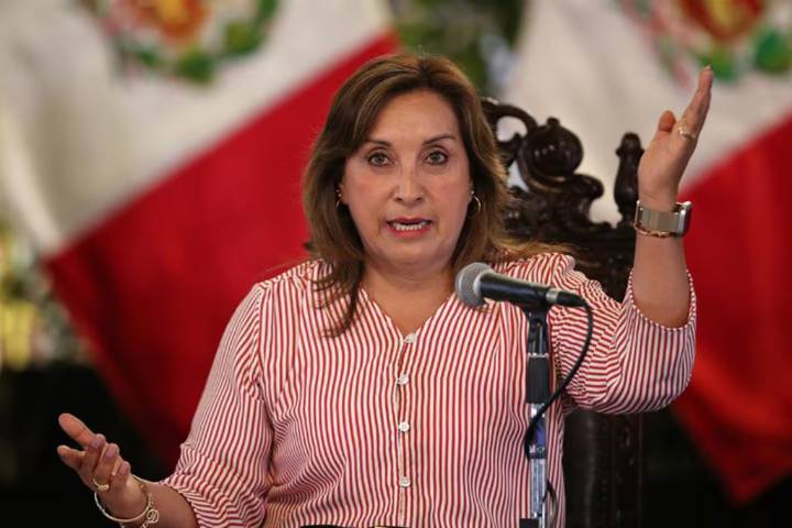 Tribunal evaluará impedir salida del país a expresidenta de Perú