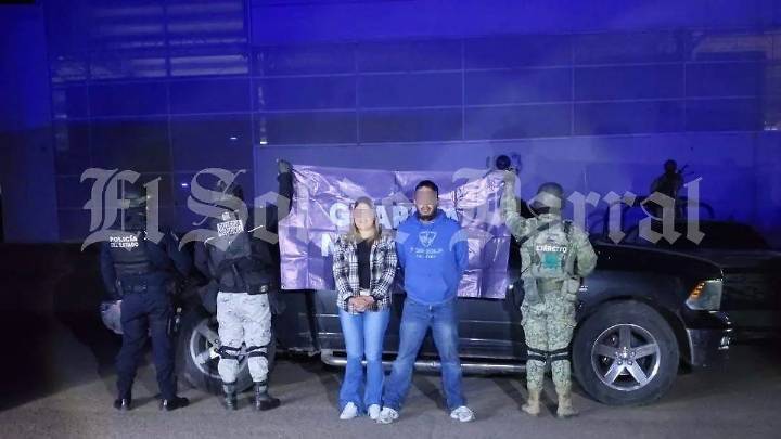 Detienen a pareja con presunta cocaína en la avenida Independencia en Parral