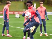 Alphonso Davies da esperanza sobre su regreso