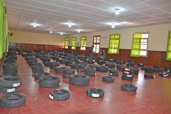 Contrabando en Corrientes: Abrieron 184 encomiendas donde se enviaban 287 neumáticos extranjeros