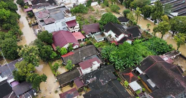 Death toll from floods and landslides on Indonesia's Sumatra rises to 174