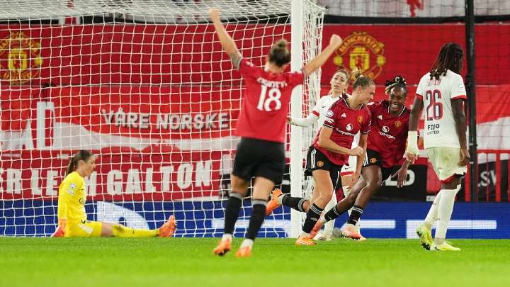 Man United spoil Earps' return with statement win against PSG