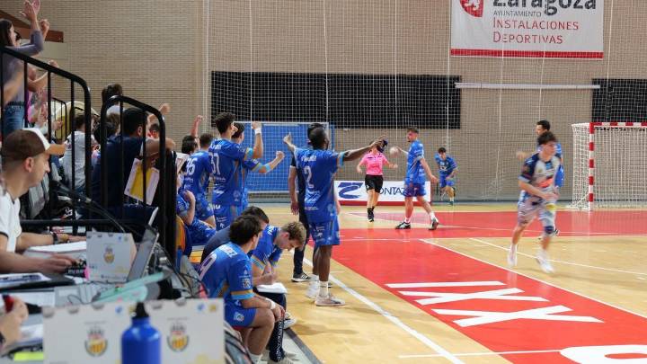 El Contazara pierde con el Coruña y el Schär vence