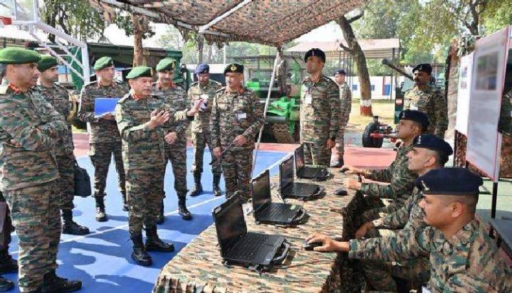 Army Chief Visits Kharga Corps, Reviews Drone And Combat Preparedness